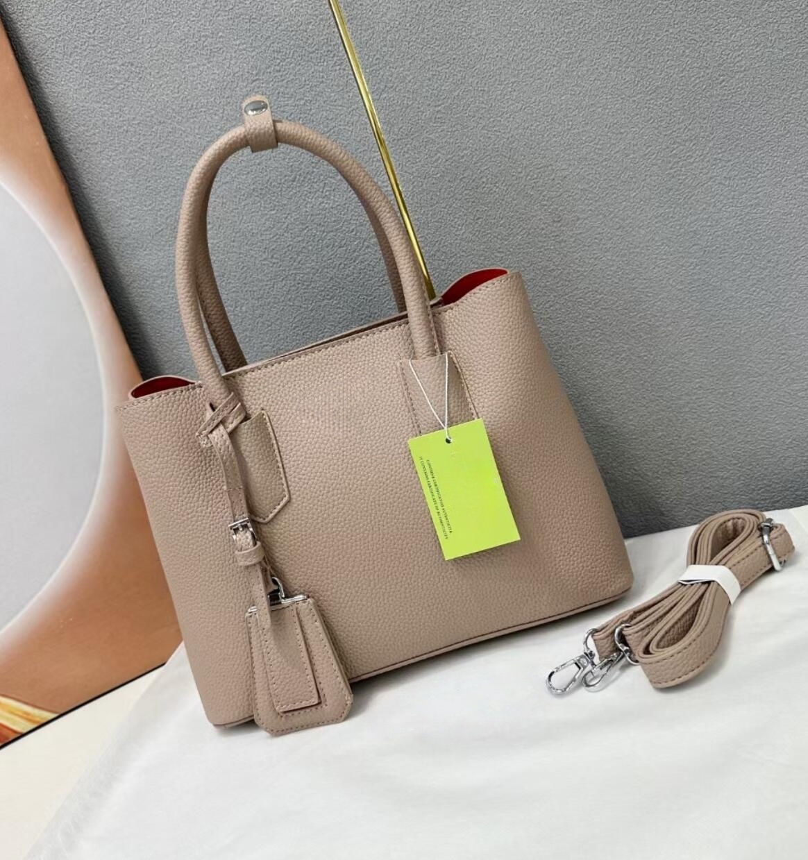 Black Grained Leather Tote Bag - Women Bags Prada บทวิจารณ์และราคา