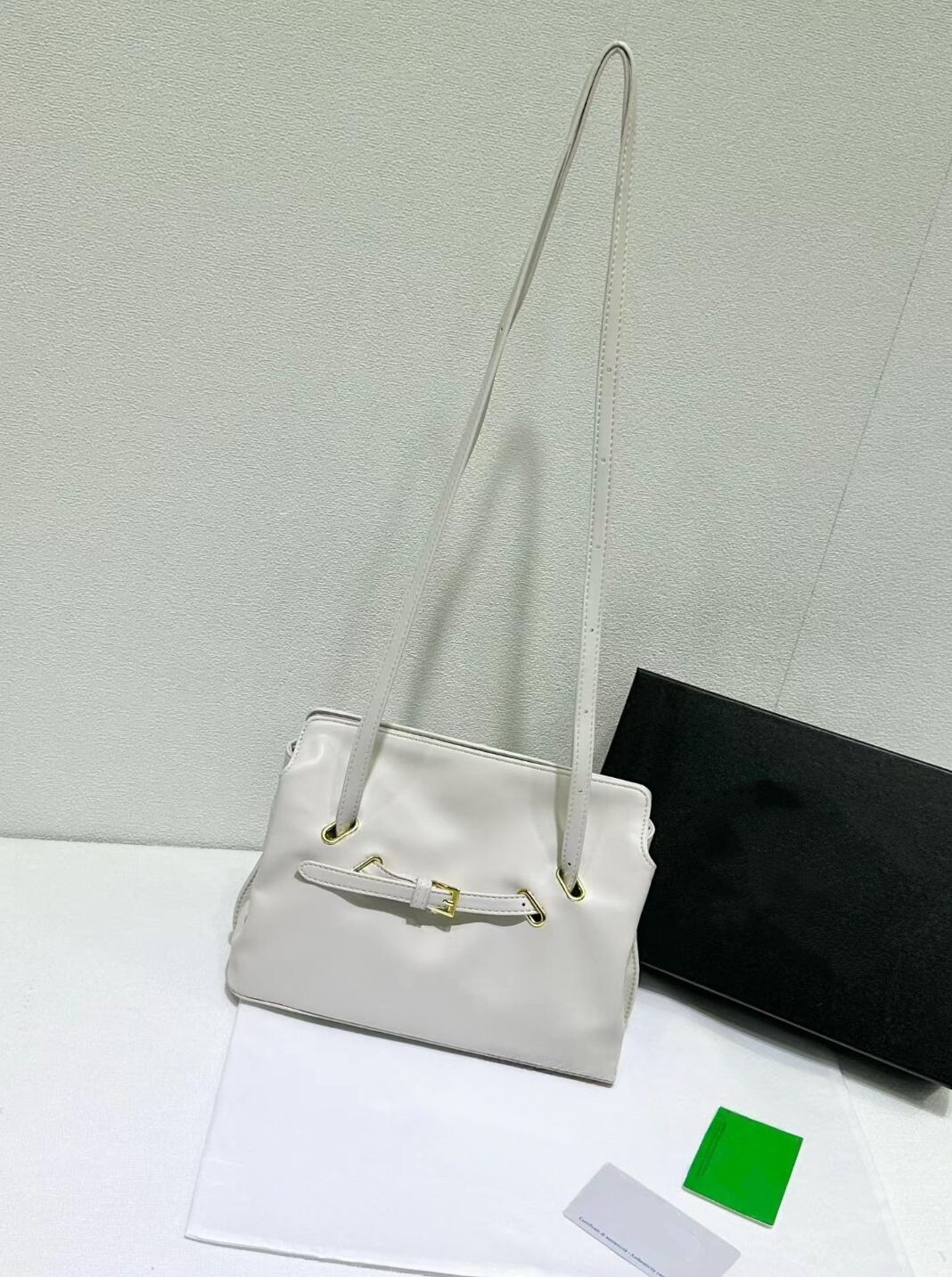 Classic Retro Brown Cowhide Bo - Women Bags Prada บทวิจารณ์และราคา