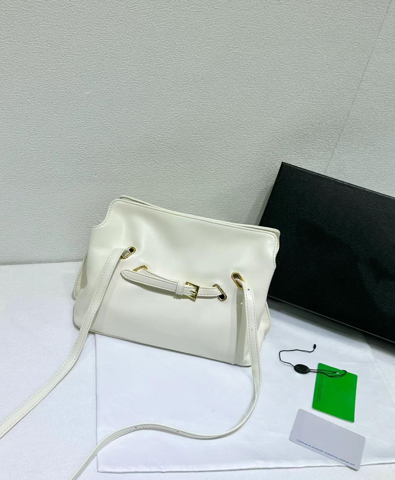 Classic Retro Brown Cowhide Bo - Women Bags Prada บทวิจารณ์และราคา