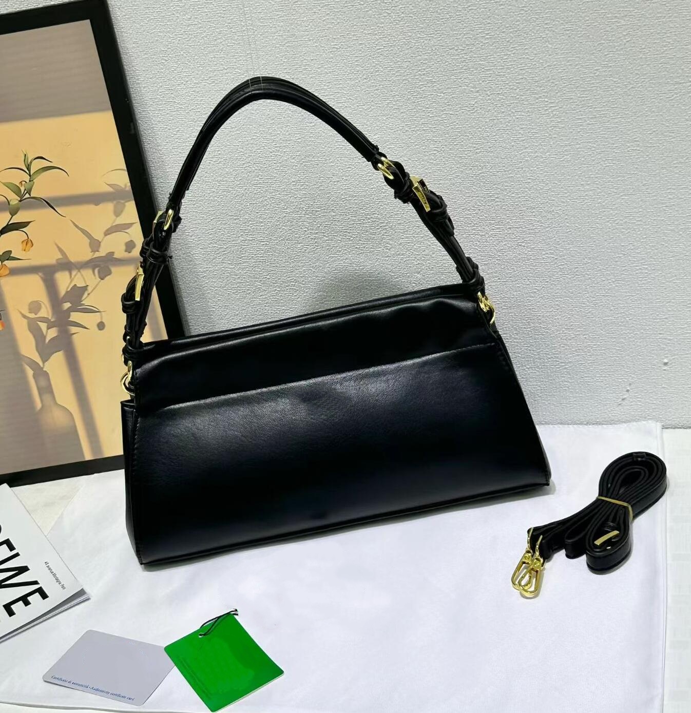 Luxury Chic Dark Brown Leather - Women Bags Prada บทวิจารณ์และราคา