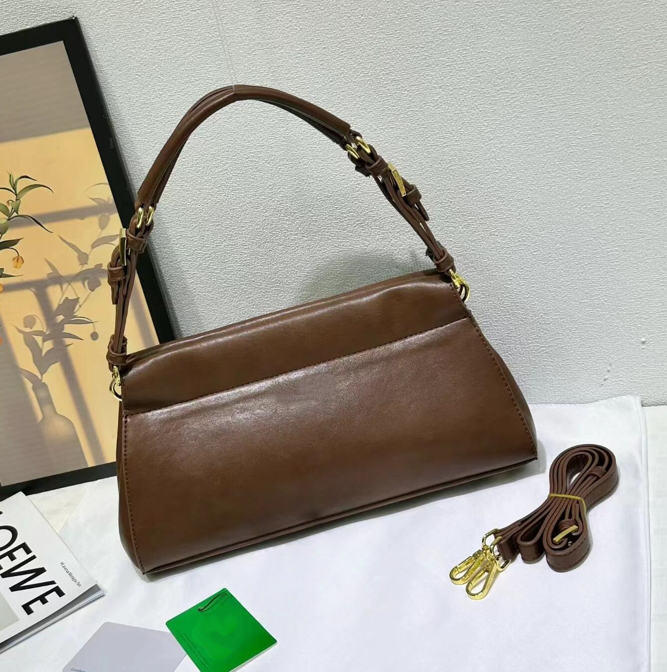 Luxury Chic Dark Brown Leather - Women Bags Prada บทวิจารณ์และราคา