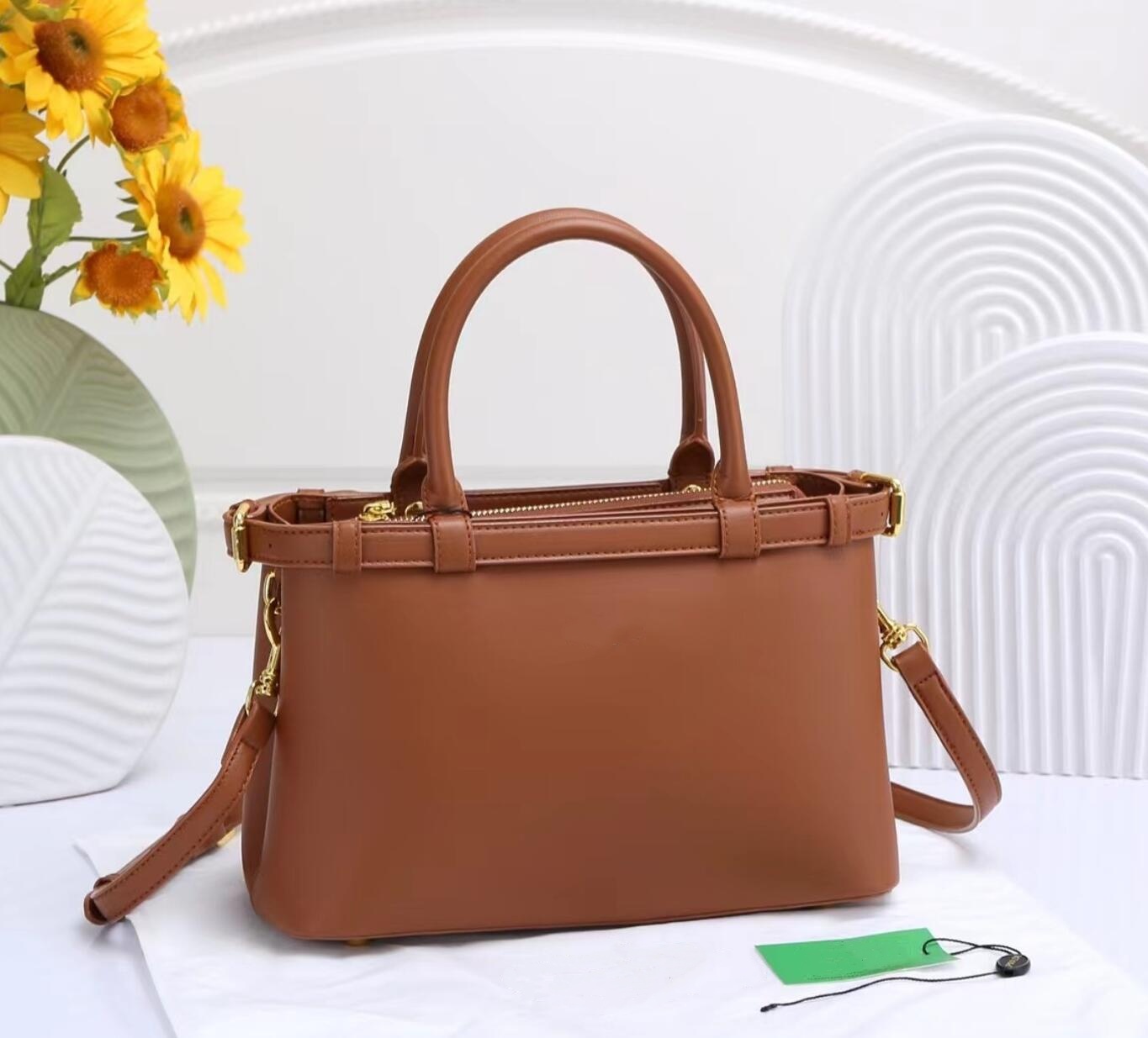 Daily Essential Brown Rectangu - Women Bags Prada บทวิจารณ์และราคา
