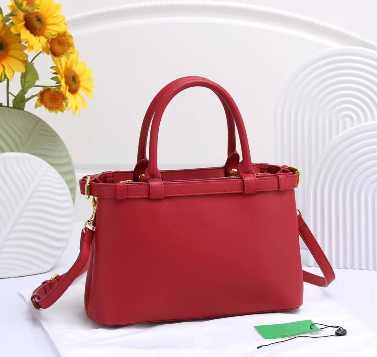 Daily Essential Brown Rectangu - Women Bags Prada บทวิจารณ์และราคา