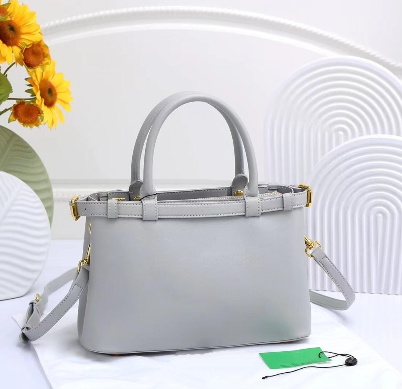 Daily Essential Brown Rectangu - Women Bags Prada บทวิจารณ์และราคา