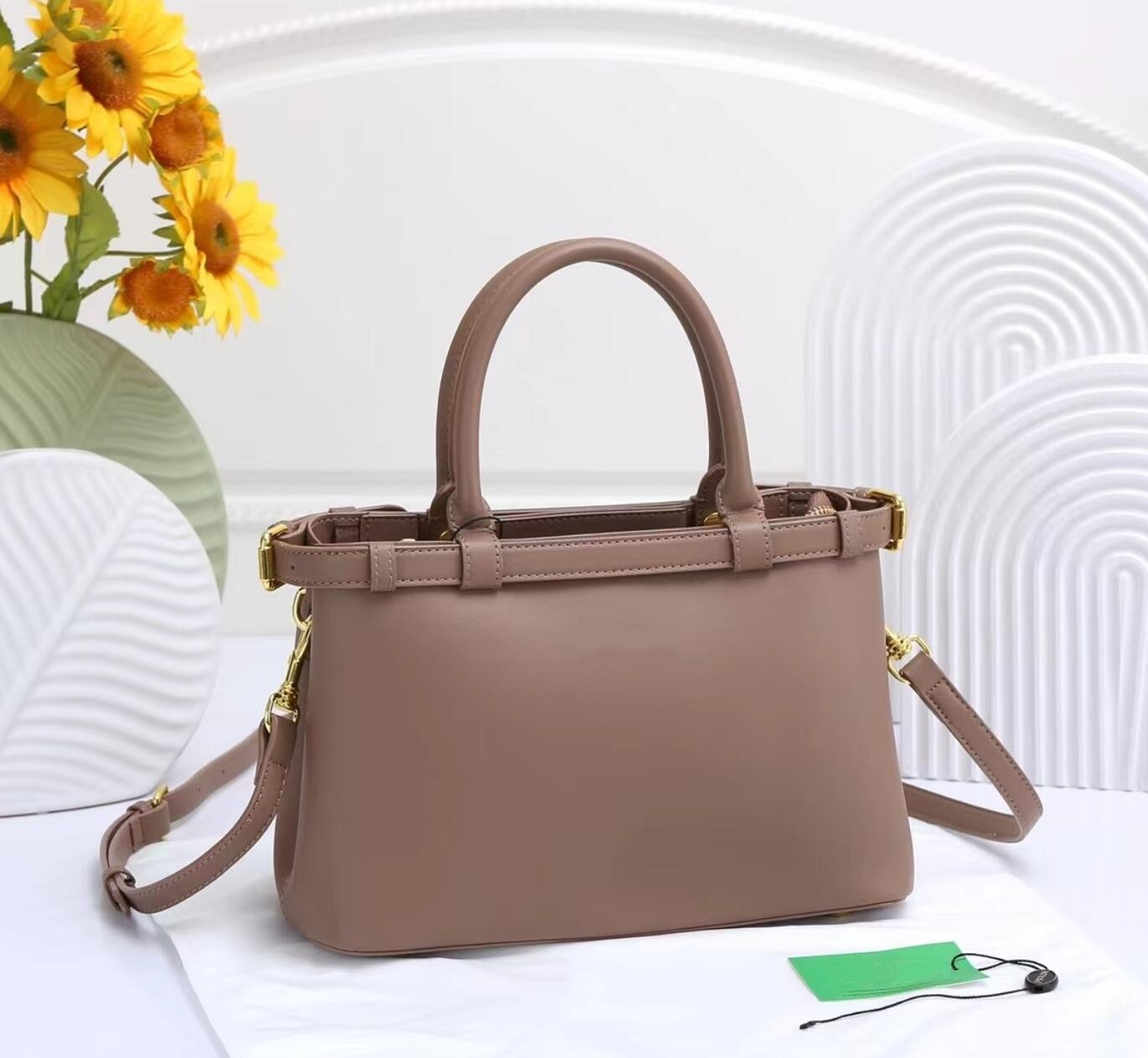 Daily Essential Brown Rectangu - Women Bags Prada บทวิจารณ์และราคา