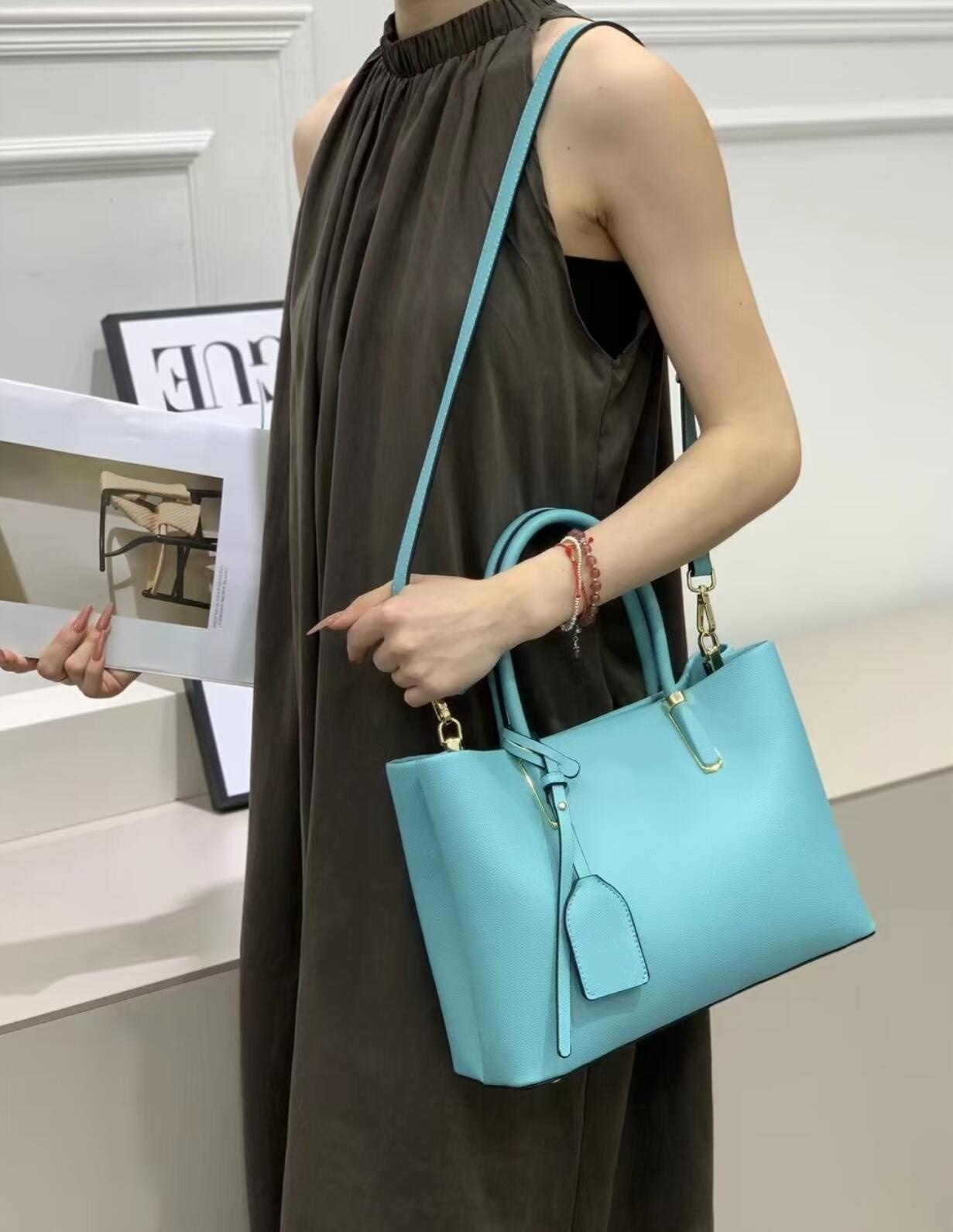 Chic Black Grained Leather Sat - Women Bags Prada บทวิจารณ์และราคา