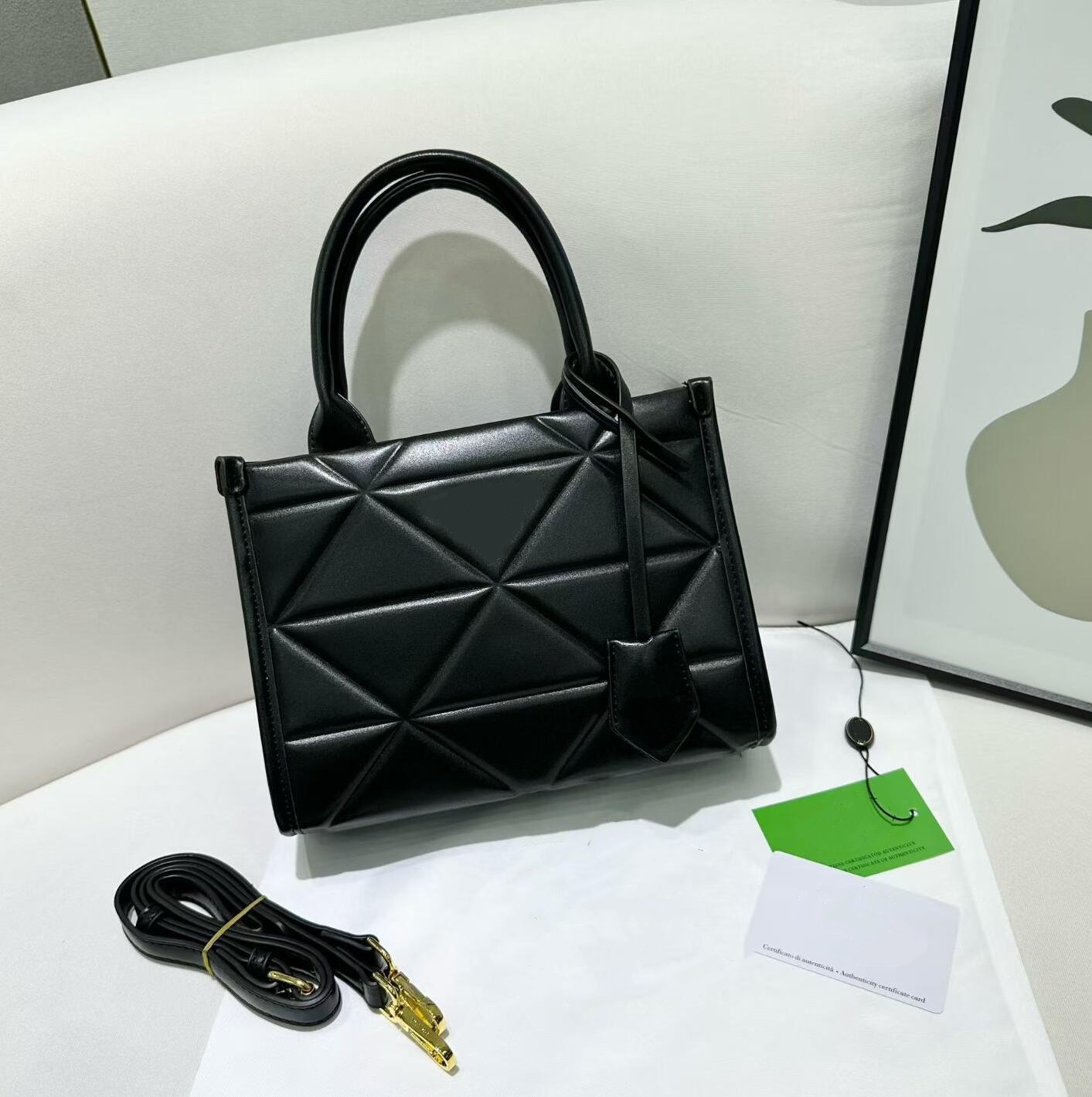Black Grained Leather Top Hand - Women Bags Prada บทวิจารณ์และราคา